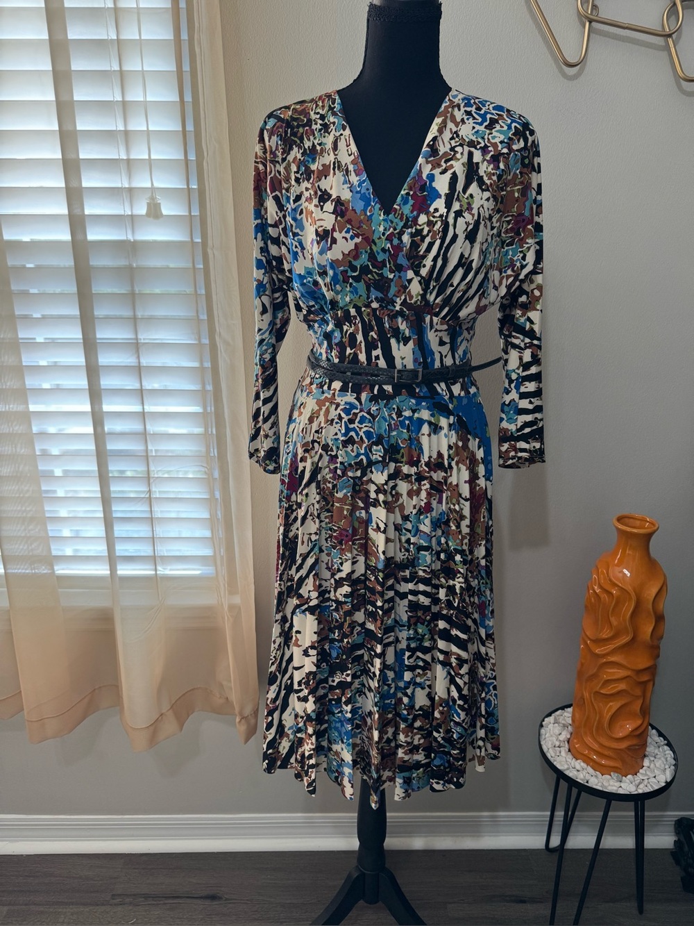 Donna Morgan Multicolor Abstract V-Neck Midi Dress